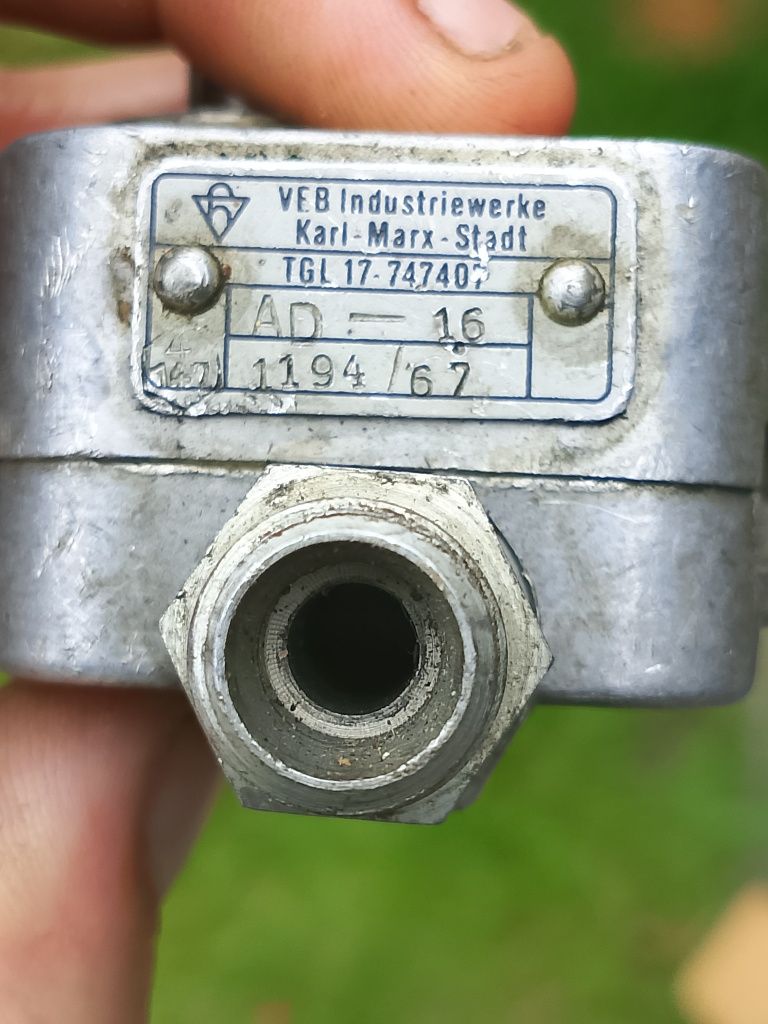 Pompa zębata ostra do traktora widłaka  1967r VEB Karol Marks