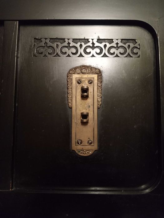 przedwojenne czarne, zabytkowe pianino Banasikowski