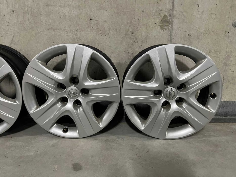 Felgi strukturalne Opel Insignia 5x120 17" 7J + kołpaki
