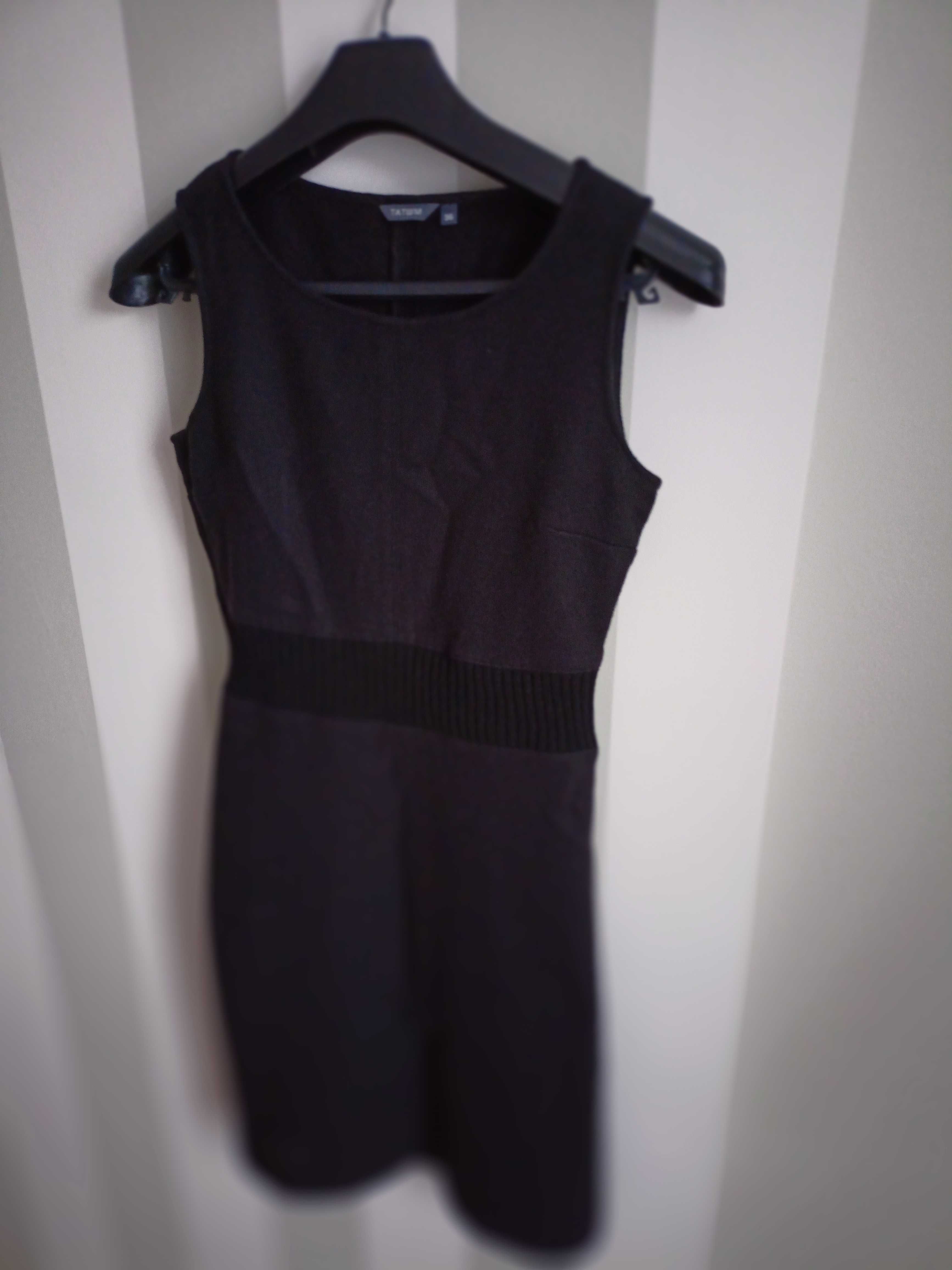 Czarna wełniana sukienka rozmiar 36