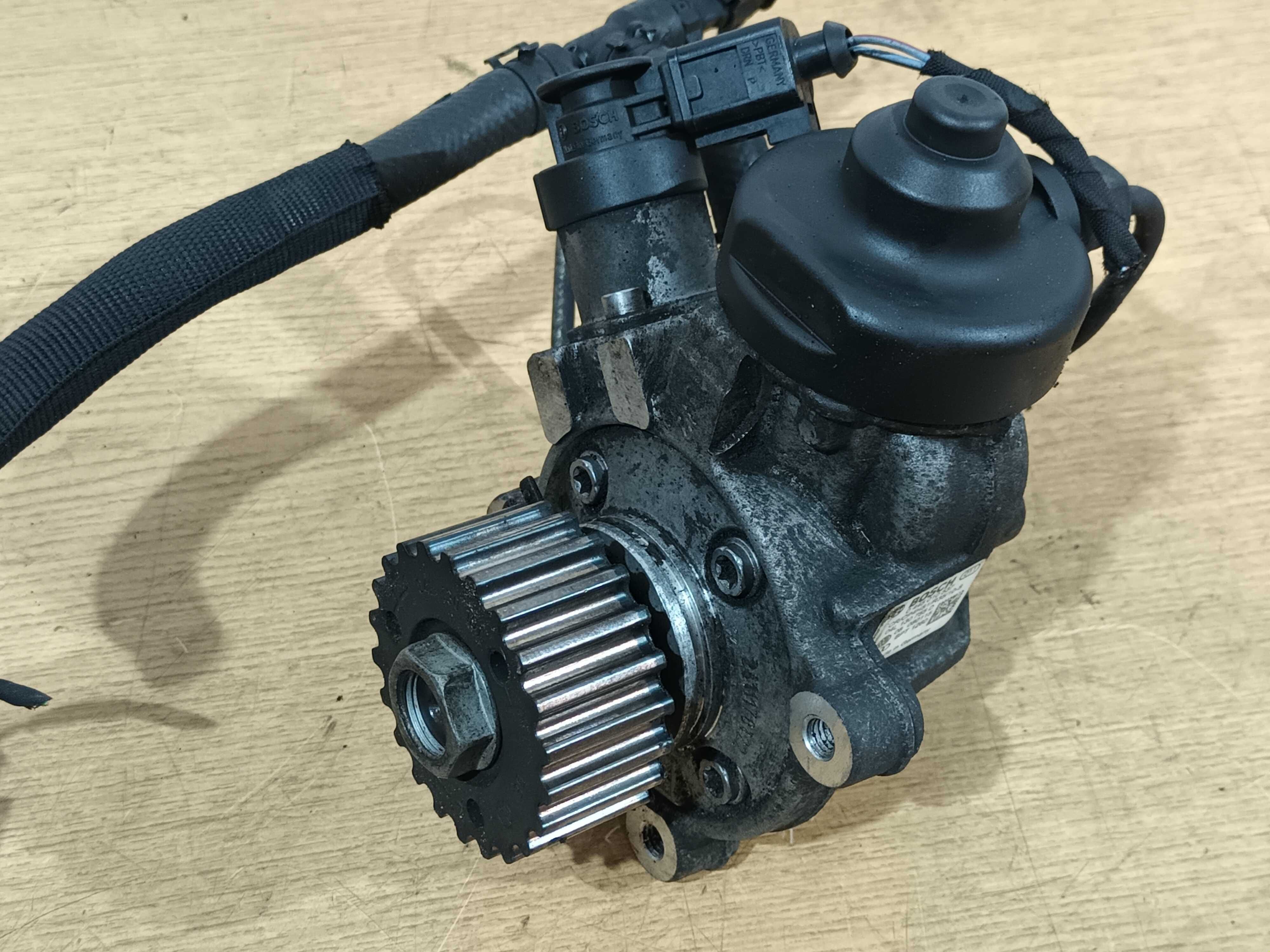 Układ paliwowy pompa wtryski 2.0 TDI common VW Passat B8 Golf 7 CRL