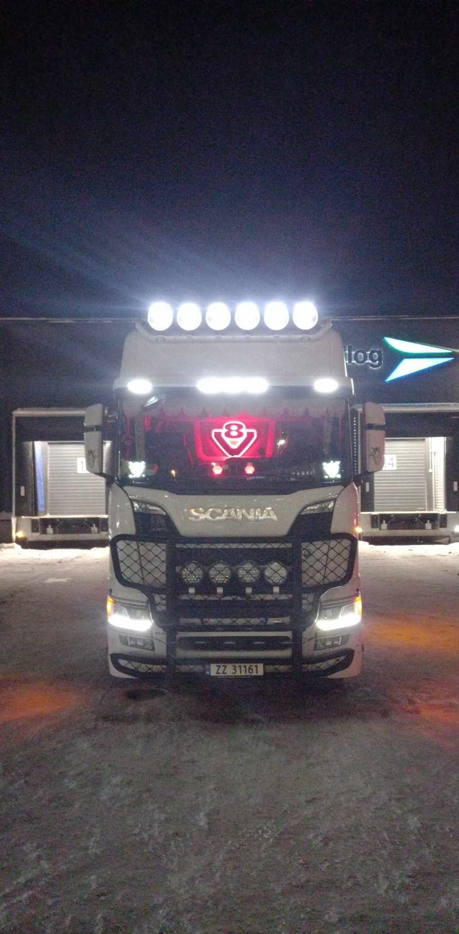 Podświetlane logo V8 nad łóżko SCANIA