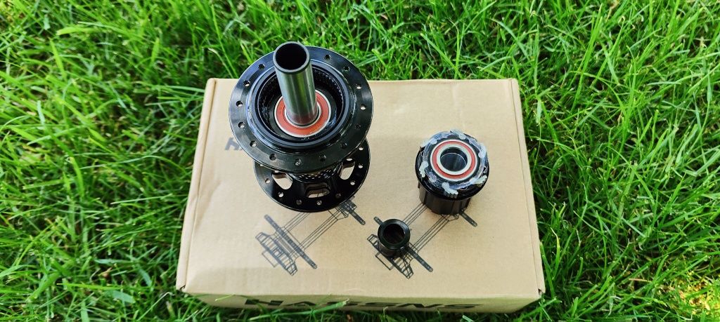 Głośna tylna piasta Hassns 7 Pro Boost HG 148x12 32H