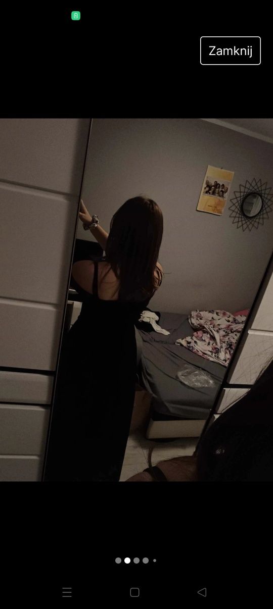 Czarna długa sukienka z wycięciem