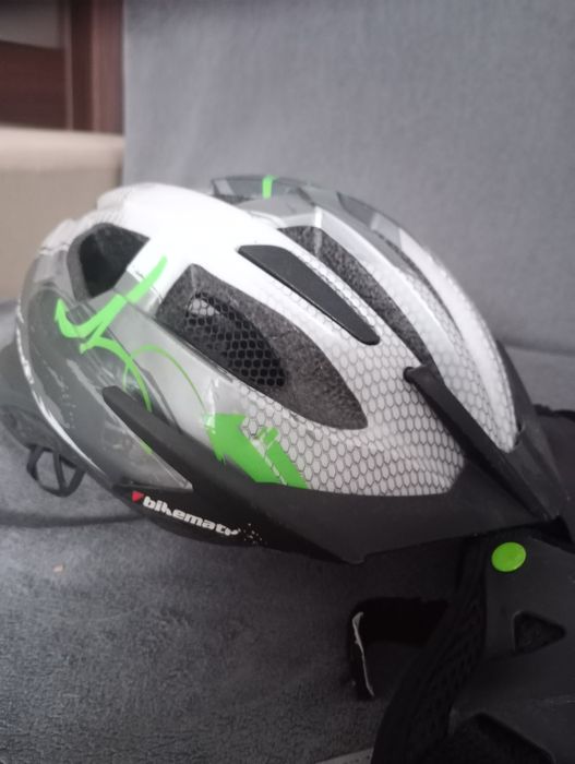 Sprzedam ochraniacze  i kask dla dziecka