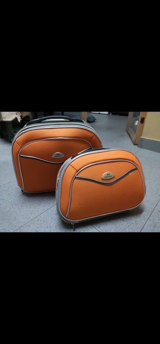 Conjunto de Necessaire  de viagem