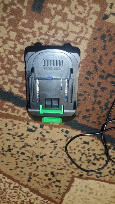 Акамулятор и зарядное к нему 21 вольт 2А