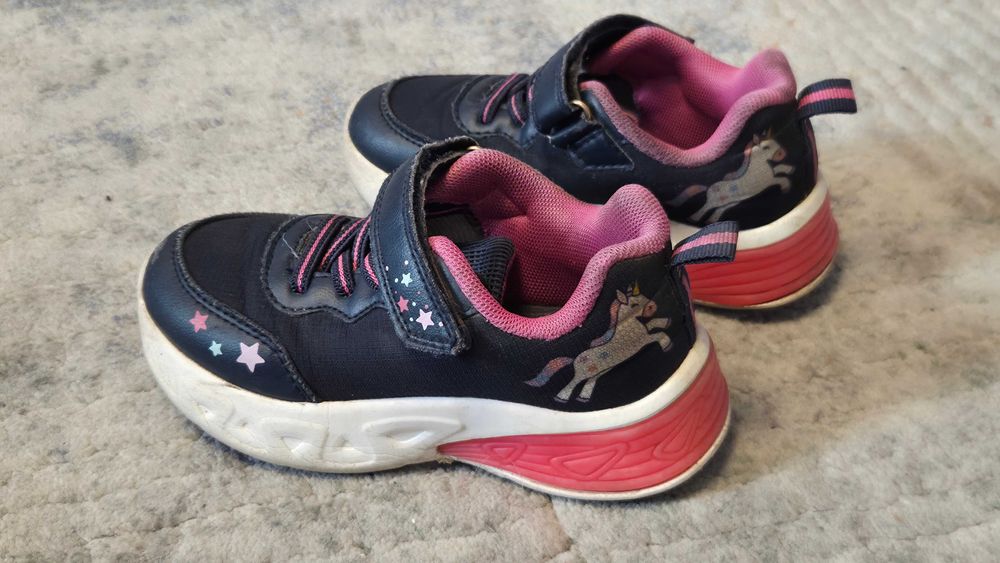 Buty 26 sportowe świecące podeszwy dla dziewczynki