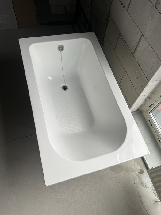 Ванна акрилова 120x70 нова з сифоном