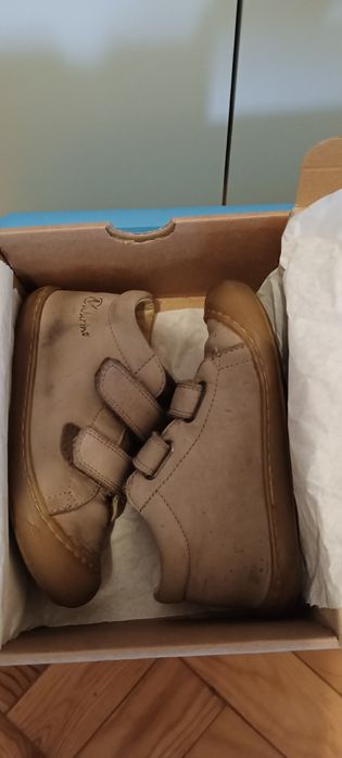 Botas em pele e sola flexível da marca Naturino. Tamanho 26.