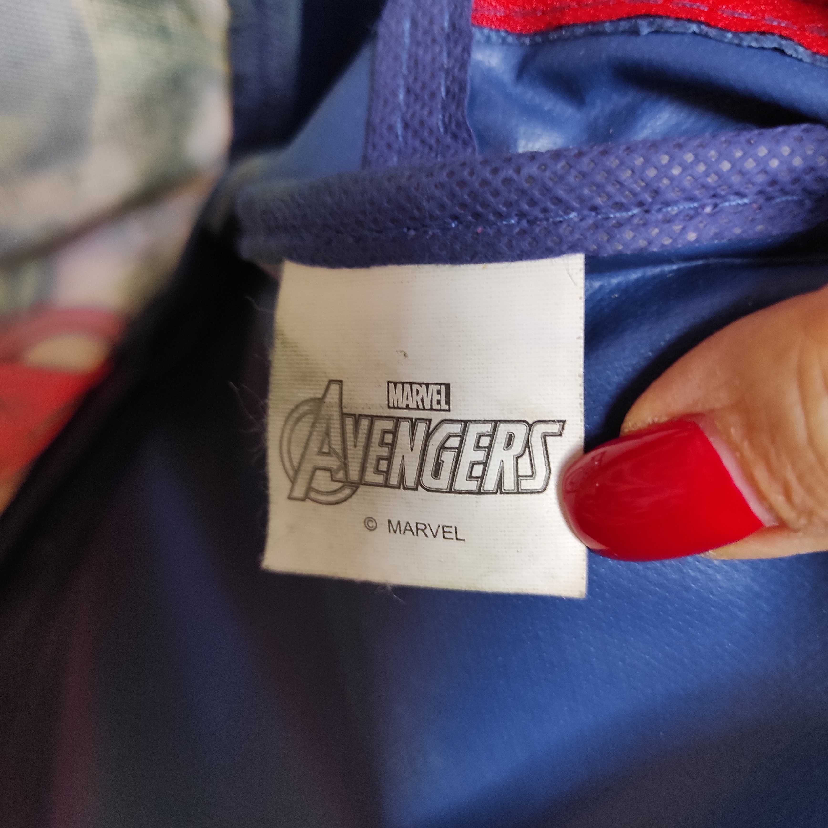 Класний рюкзачок для маленьких супергероїв і фанатів "Marvel"