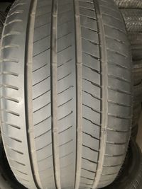 Комплект різношироких літніх шин 305/40/20 на 275/45/20 Bridgestone