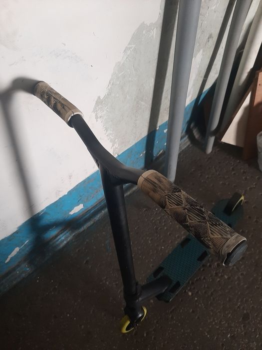 Продам трюковой самокат