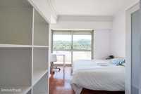 Modern double bedroom with balcony in Alto dos Moinhos - Room 8