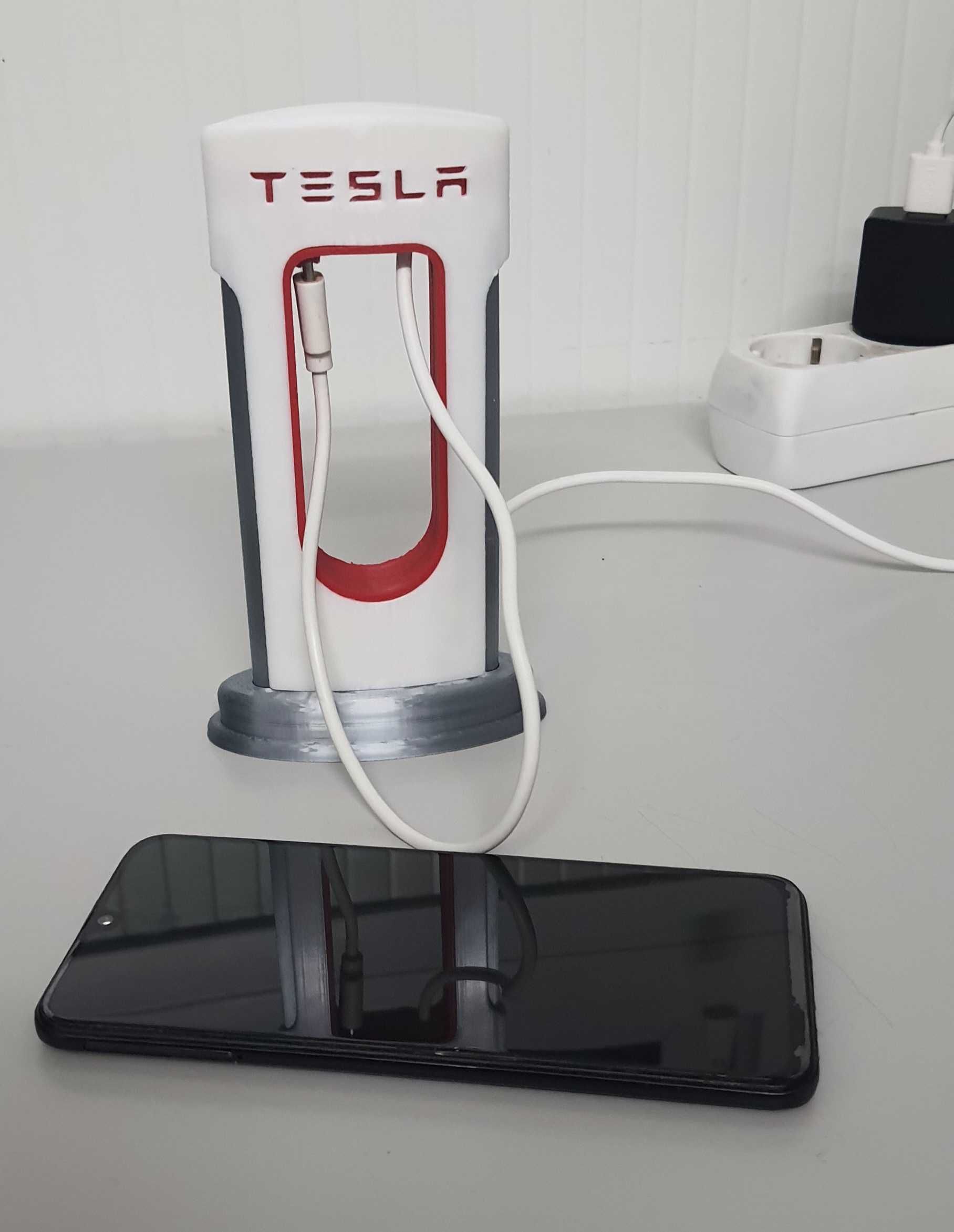 Tesla (carregador para telemóvel)
