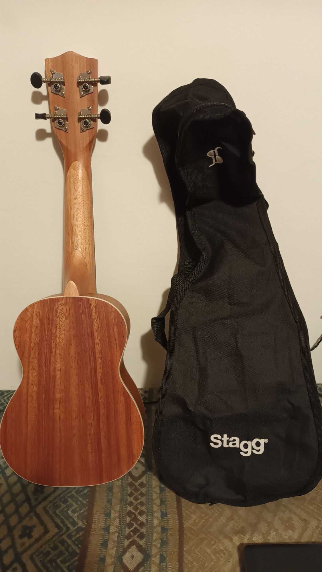 Ukulele Stagg + Bolsa