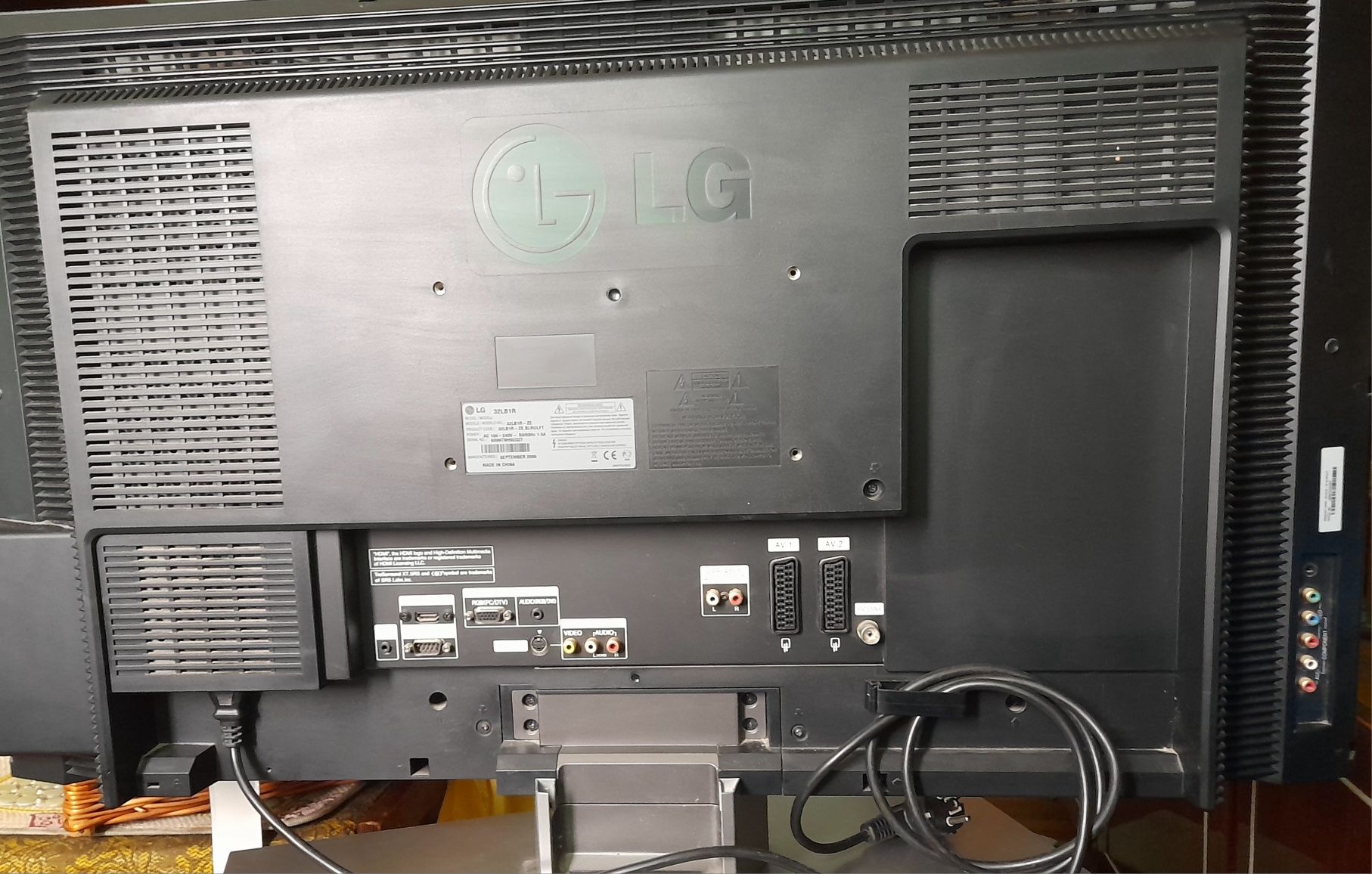 Телевізор LG  32 LB1R
