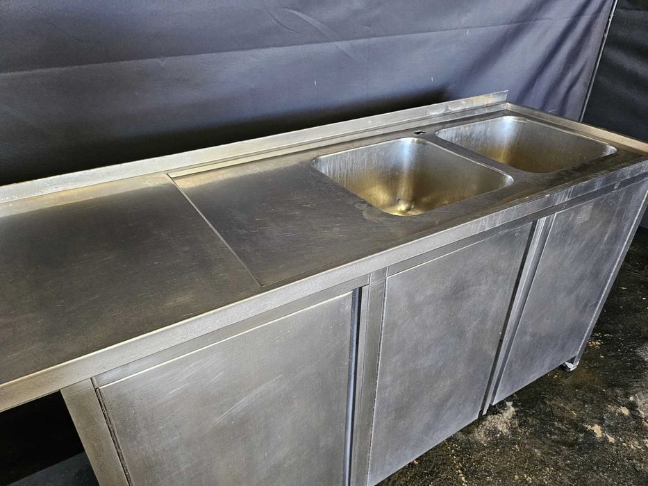 Bancada em inox com dois lava loiça