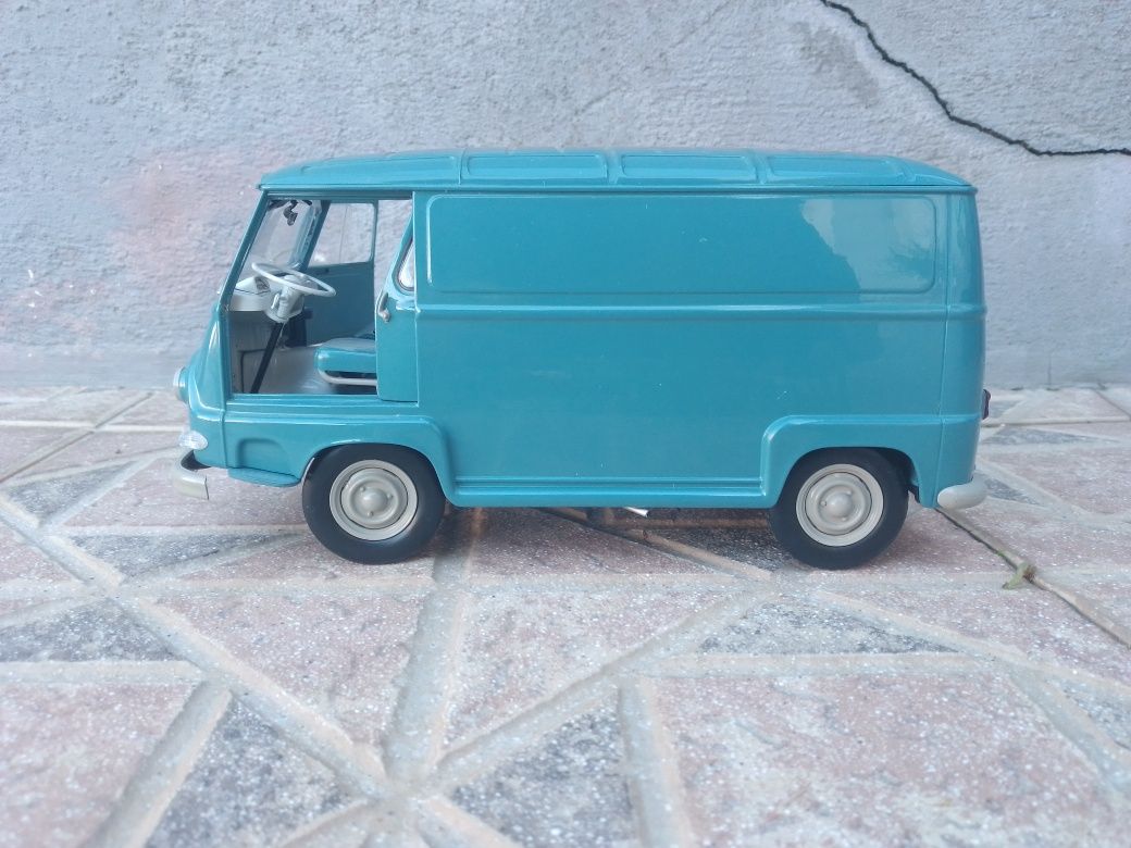 1/18 Renault estaffeta