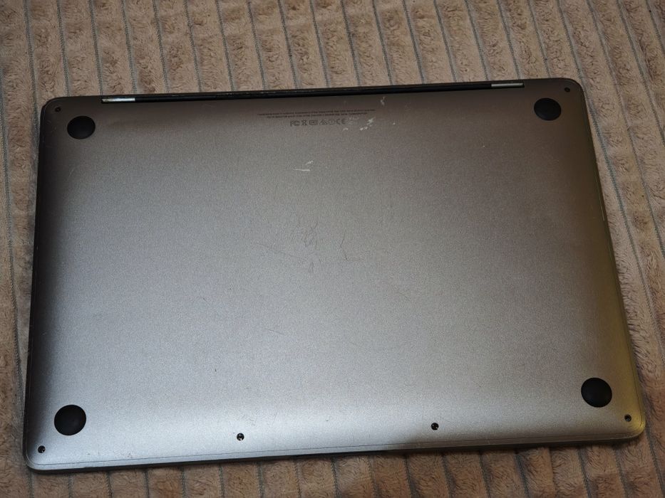 Продам MacBook Pro 2017 16/256 13.3' не вкл, без iCloud