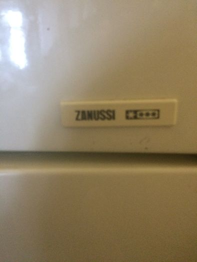 Холодильник ZANUSSI двухкамерный маленький..