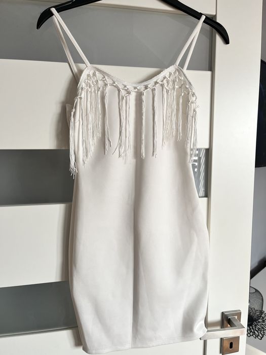 Biala sukienka w stylu boho z fredzelkami xs/34