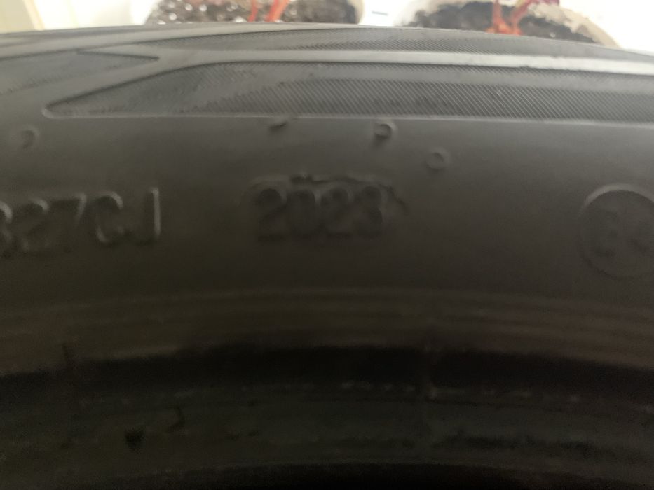 Літня резина Контіненталь,215/50/19