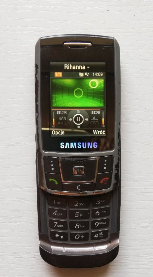 Samsung d 900 prawie sprawny