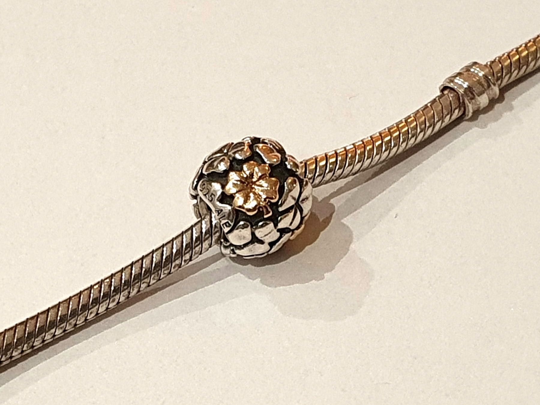 Pandora złoto 14K szczęśliwa czterolistna koniczynka oryginalny charms