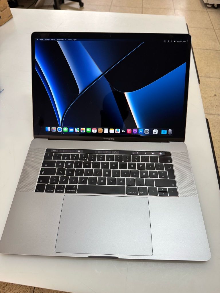 Portátil MacBook pro 2017 
Processador