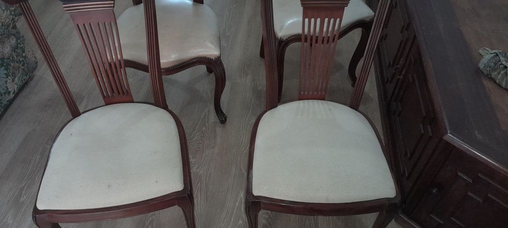 Mesa oval 180×220estemciva mais  4 cadeiras