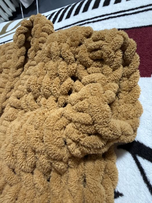 Тепла жилетка вʼязана