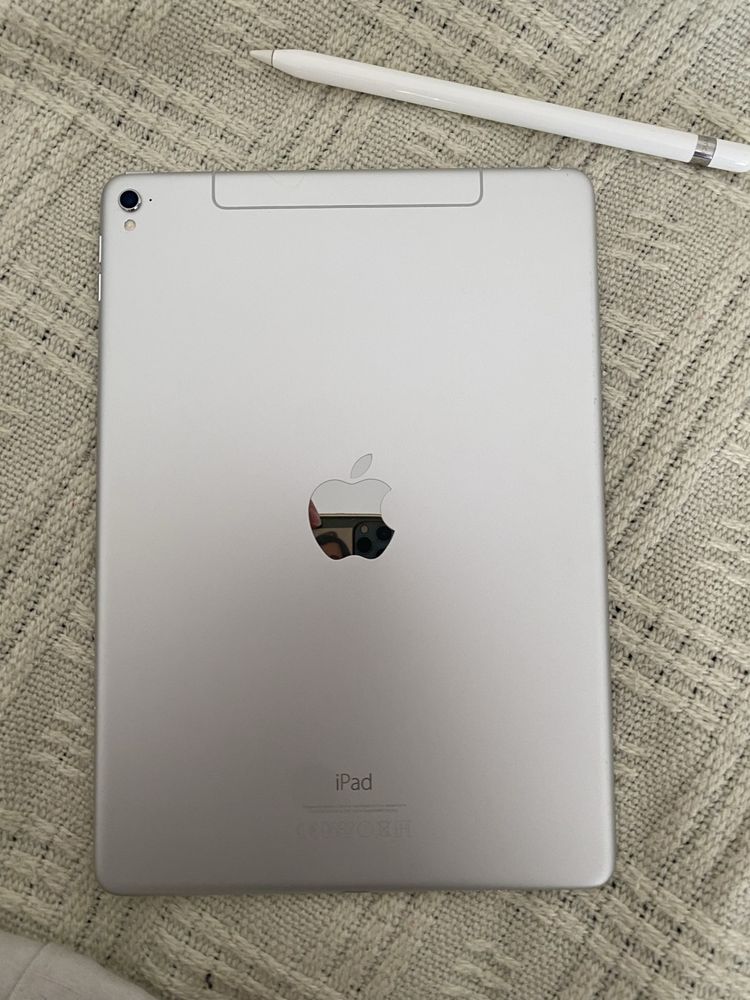 Ipad Pro 9.7 gen 1 128gb + Apple Pencil + etui + futerał