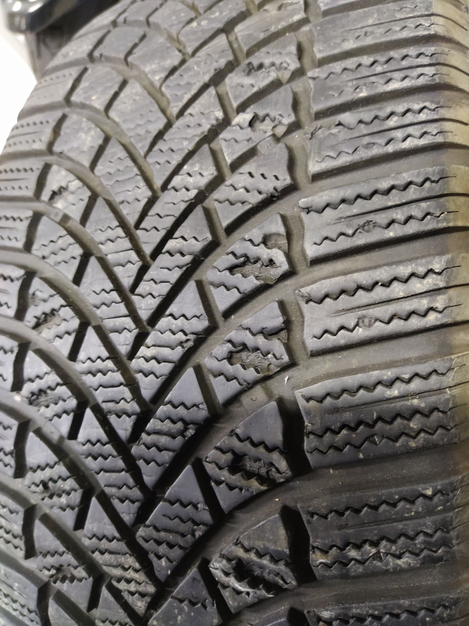 Opona zimowa 235/45r18 BRIDGESTONE 2021r 6.5mm