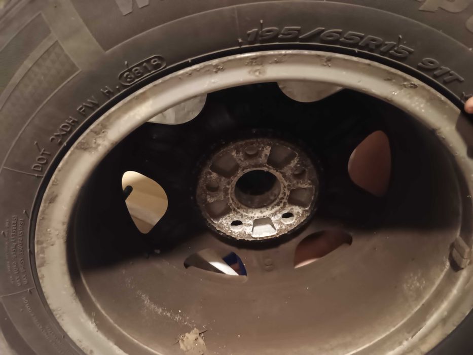 4 koła na felgach aluminiowych 15" Seat LEON z 2018r. opony zimowe