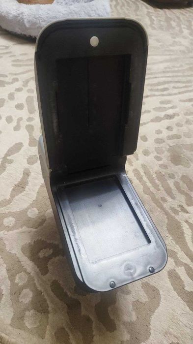 Подлокотник в авто