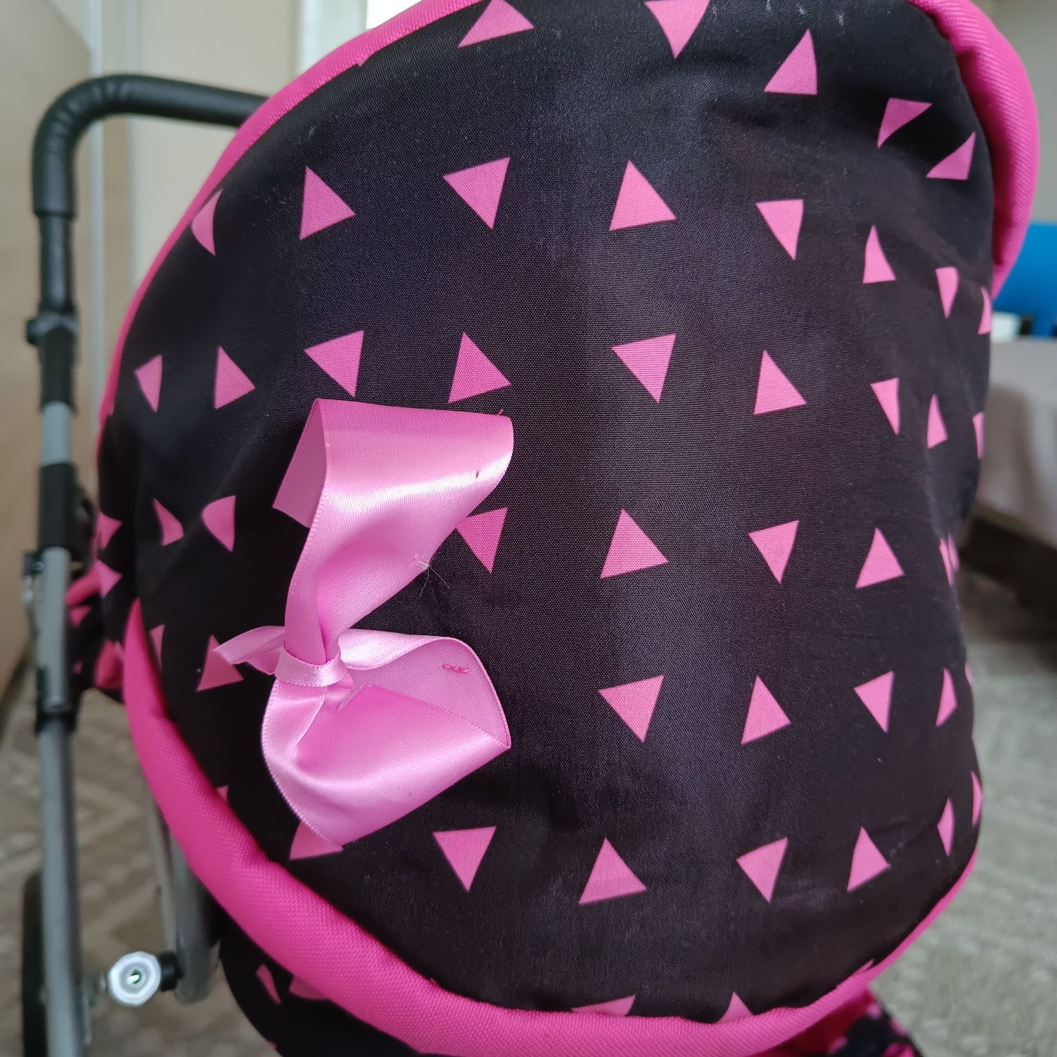 Różowo czarny Wózek dla lalek z akcesoriami .