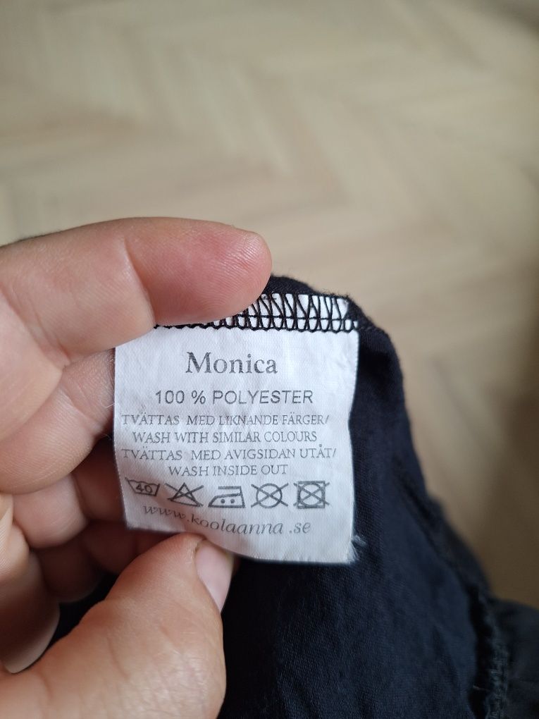 Sukienka czarna z falbankami