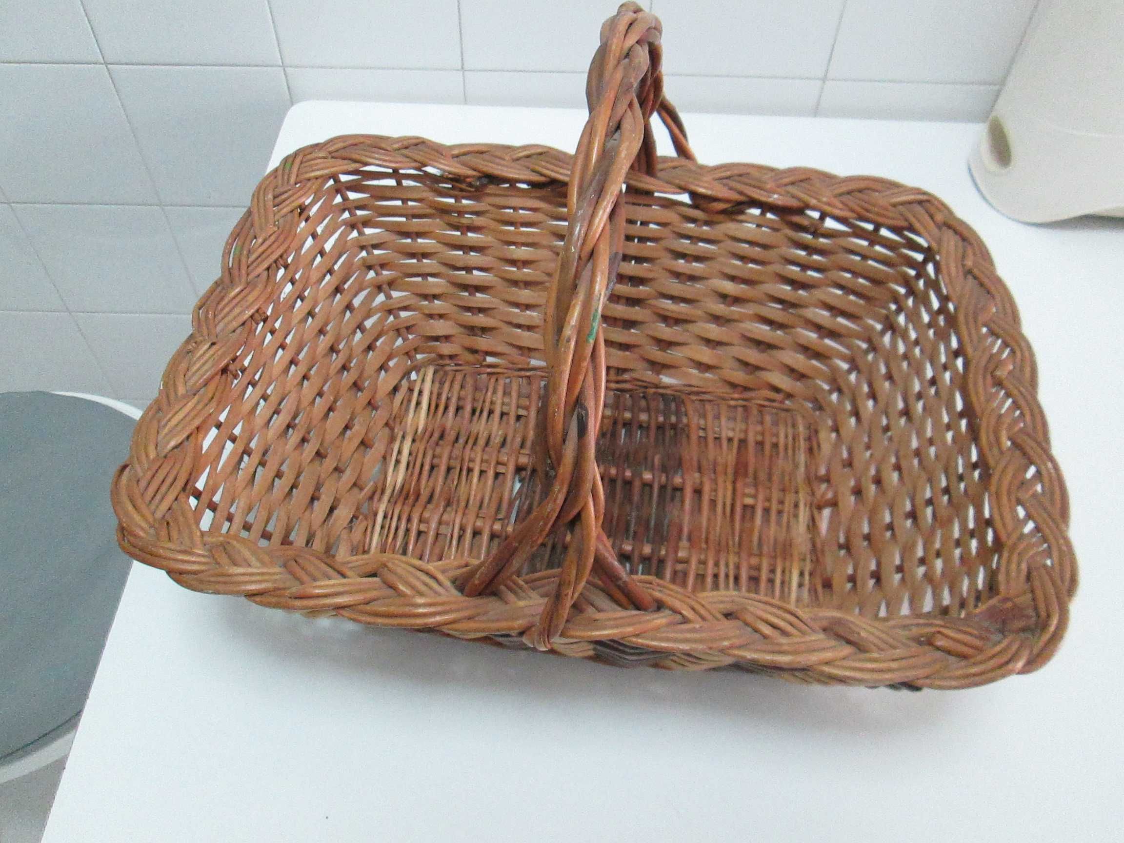 Cesta em vime como nova
