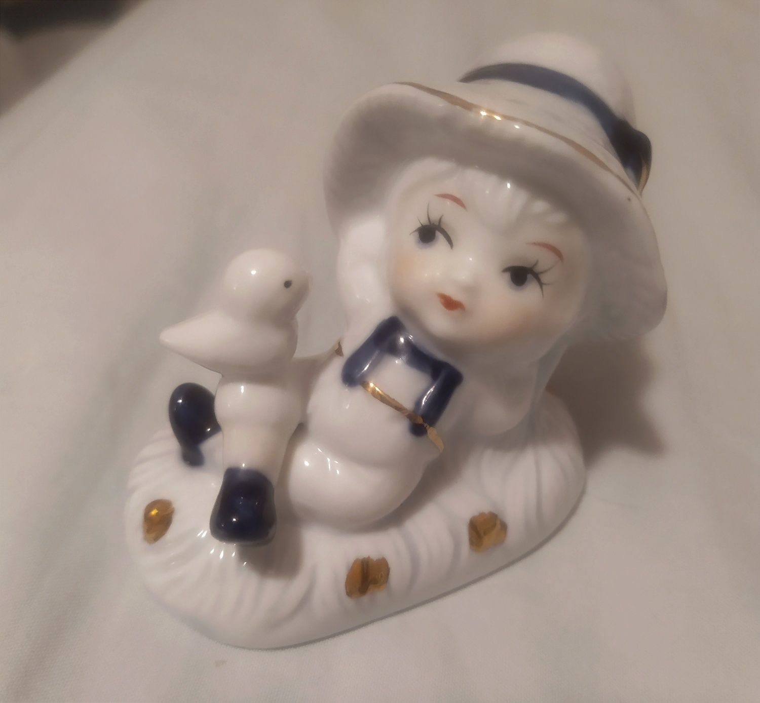 Figurka porcelana,dziewczynka ptaszek