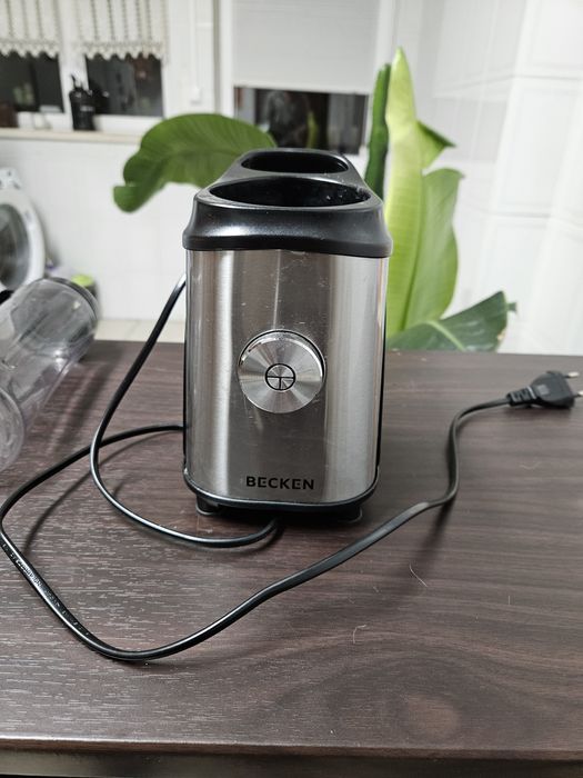 Liquidificador BECKEN (600 ml - Inox)