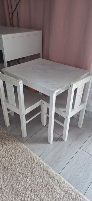 Stolik dziecięcy +2 krzesła