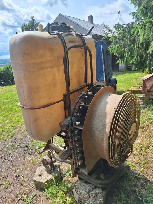 Opryskiwacz sadowniczy wentylatorowy