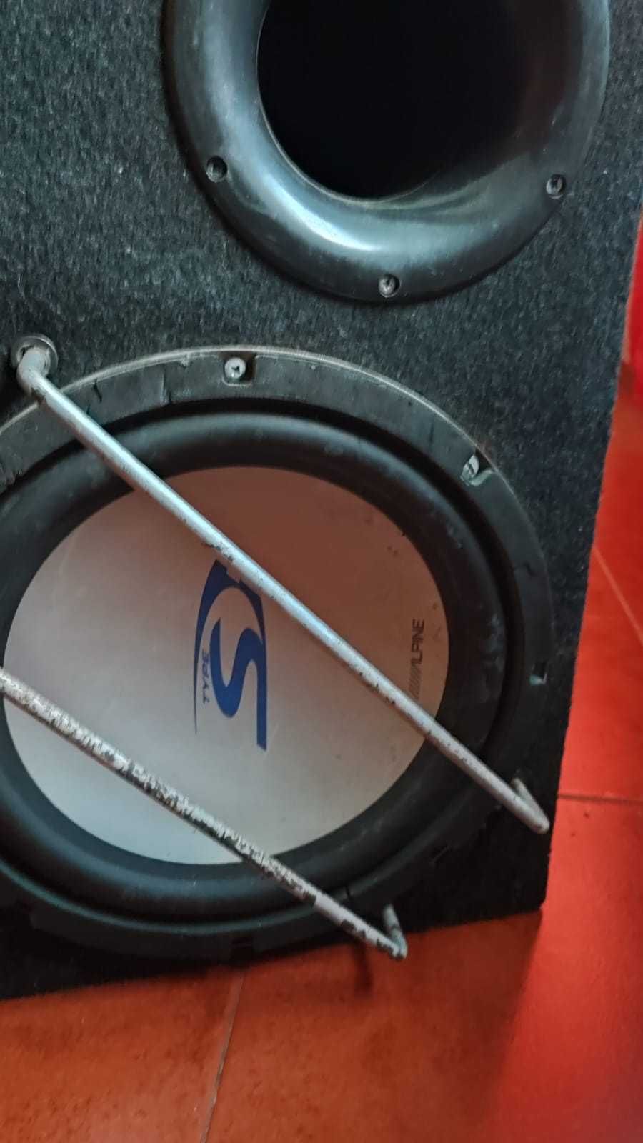 Sistema de som para carro- amplificador e subwoofer