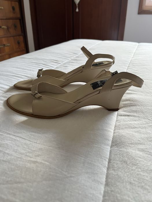 Sandálias cor creme