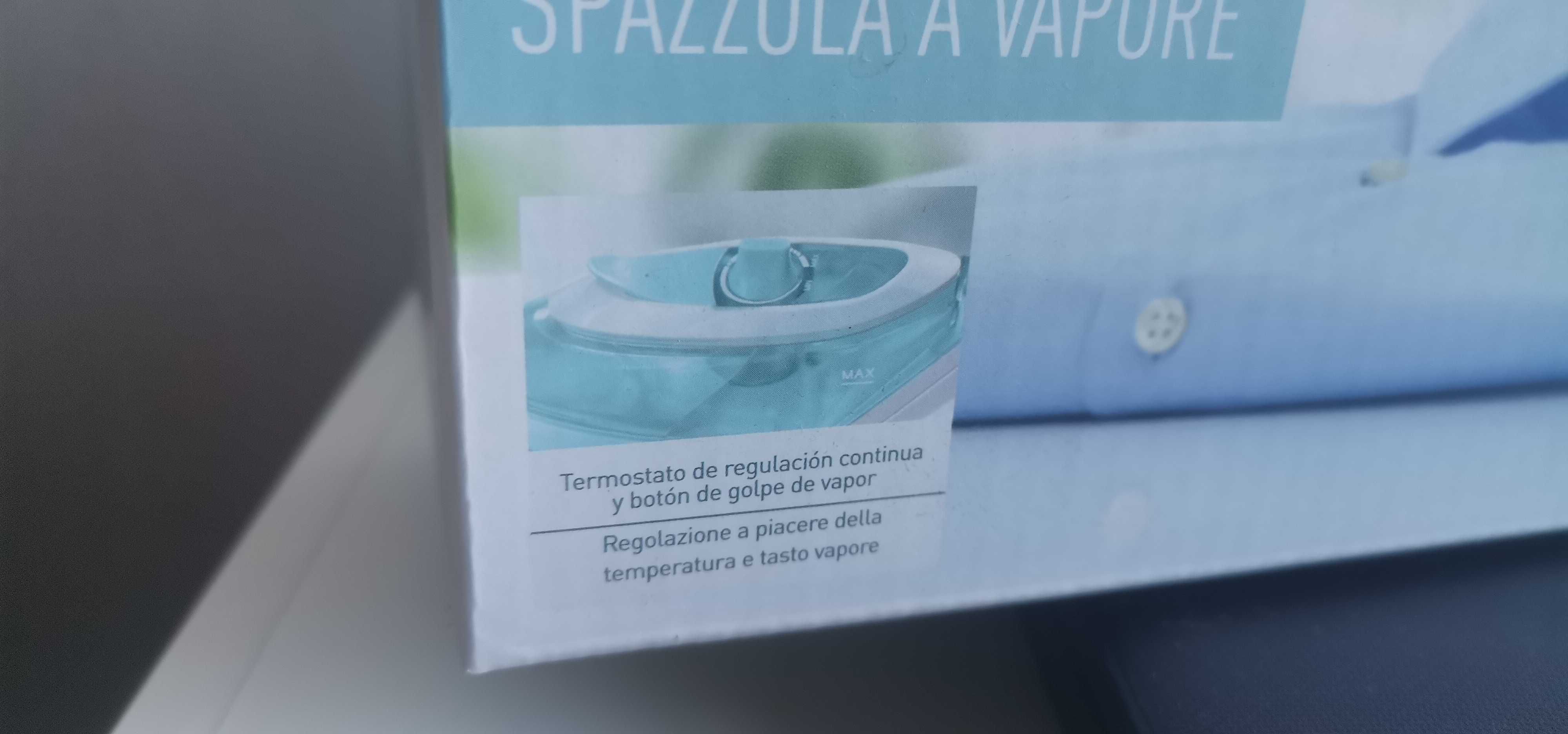 Ferro de engomar em pé