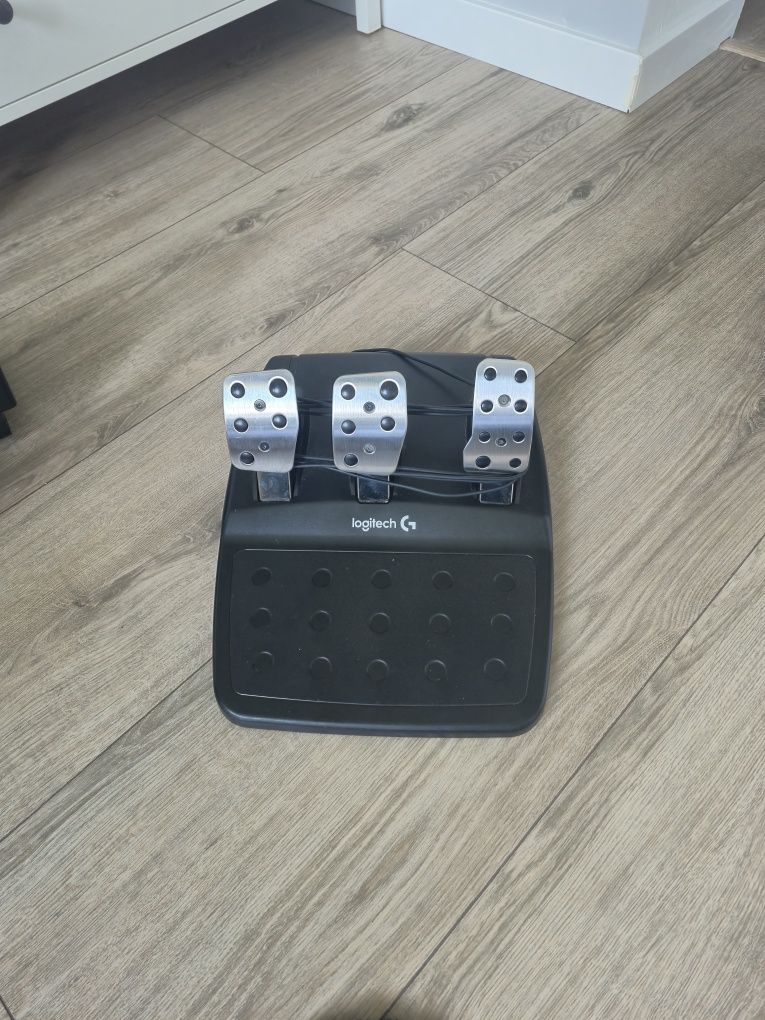 Logitech + H-shifter - stan bardzo dobry, Idealna do simracingu.
