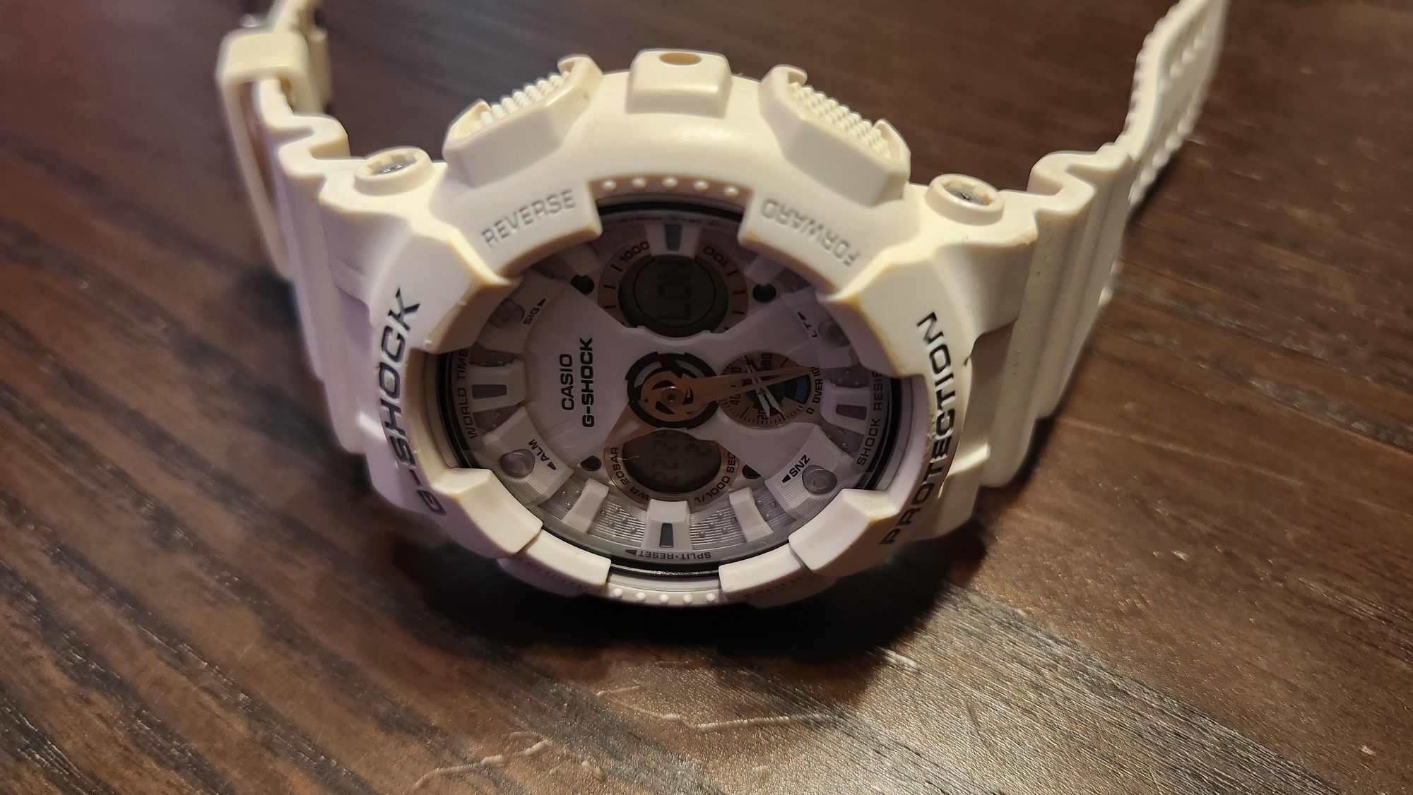 Zegarek Casio G-Shock 5229 biały