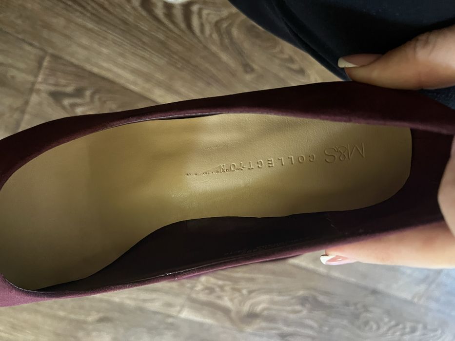 Жіночі класичні човники винного кольору від бренду M&S