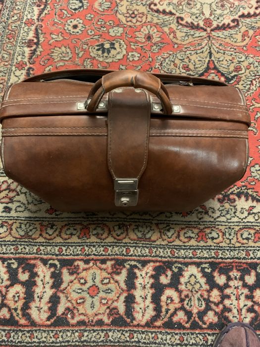 Продается кожаный ретро портфель в отличном состоянии